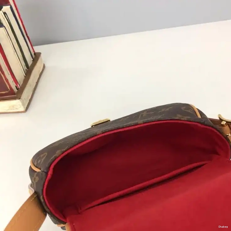 LV 19B570257 Bags 0616